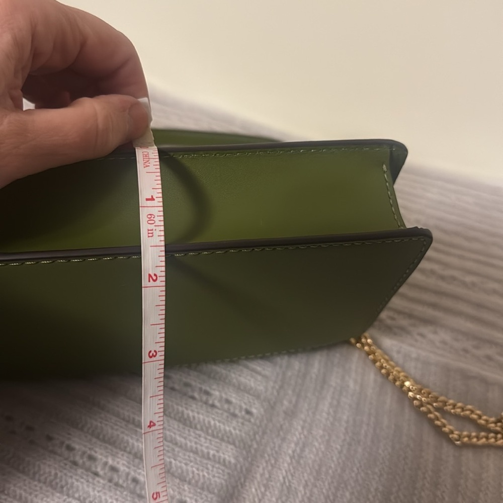 Michael Kors Elegant Green and Gold Crossbody Bag with Chain - Picture 10 of 11